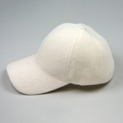 gorra blanca de invierno