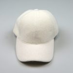 gorra blanca de invierno